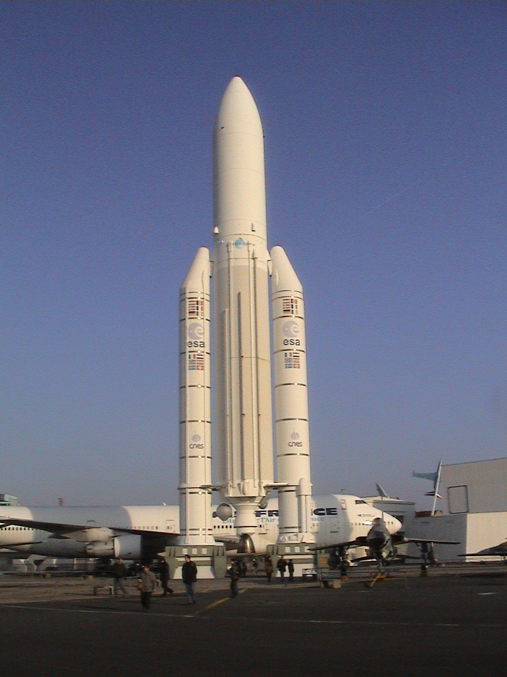 Photo 12 - Le propulseur Ariane 5